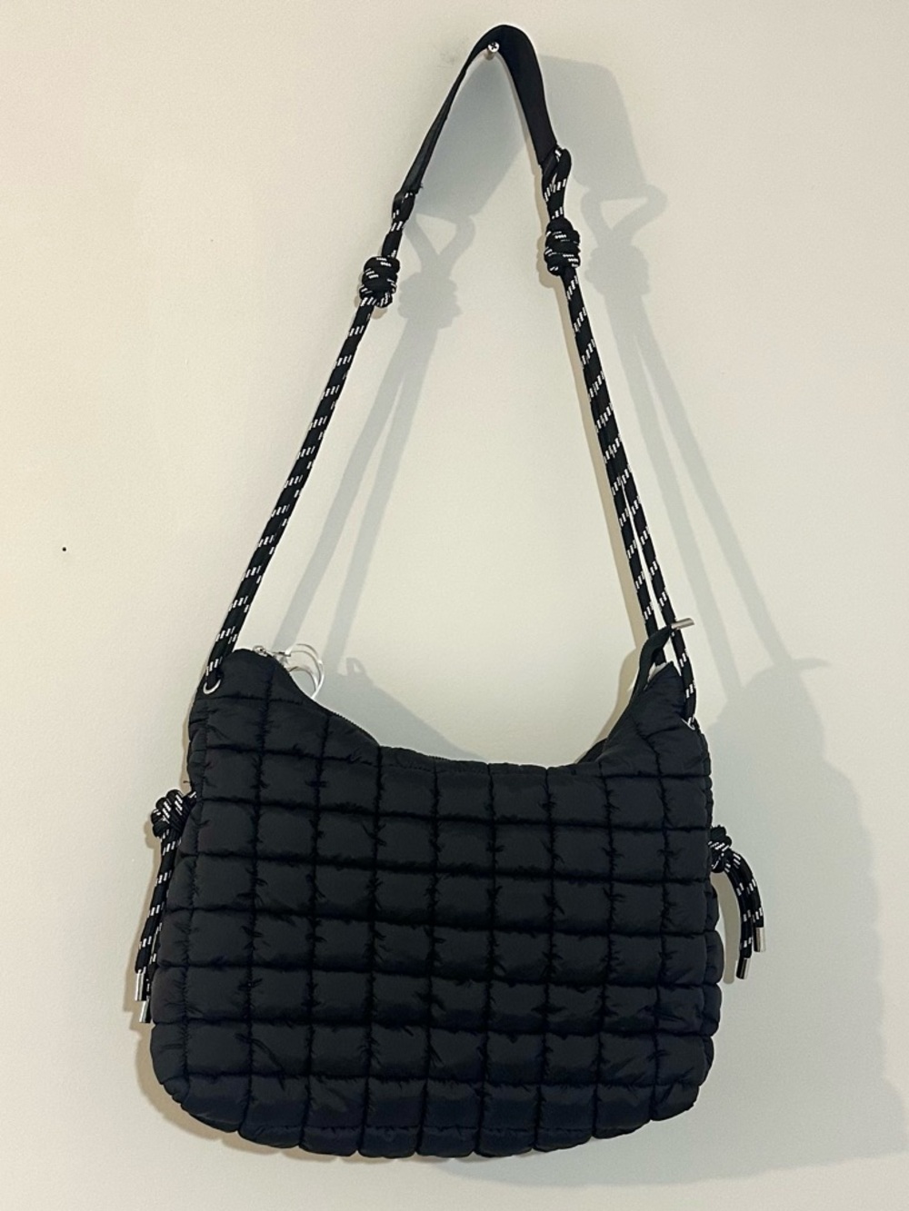 NWT 2CHIC Black Quilted Puffer Shoulder Bag w/ Rope Strap - Picture 4 of 10